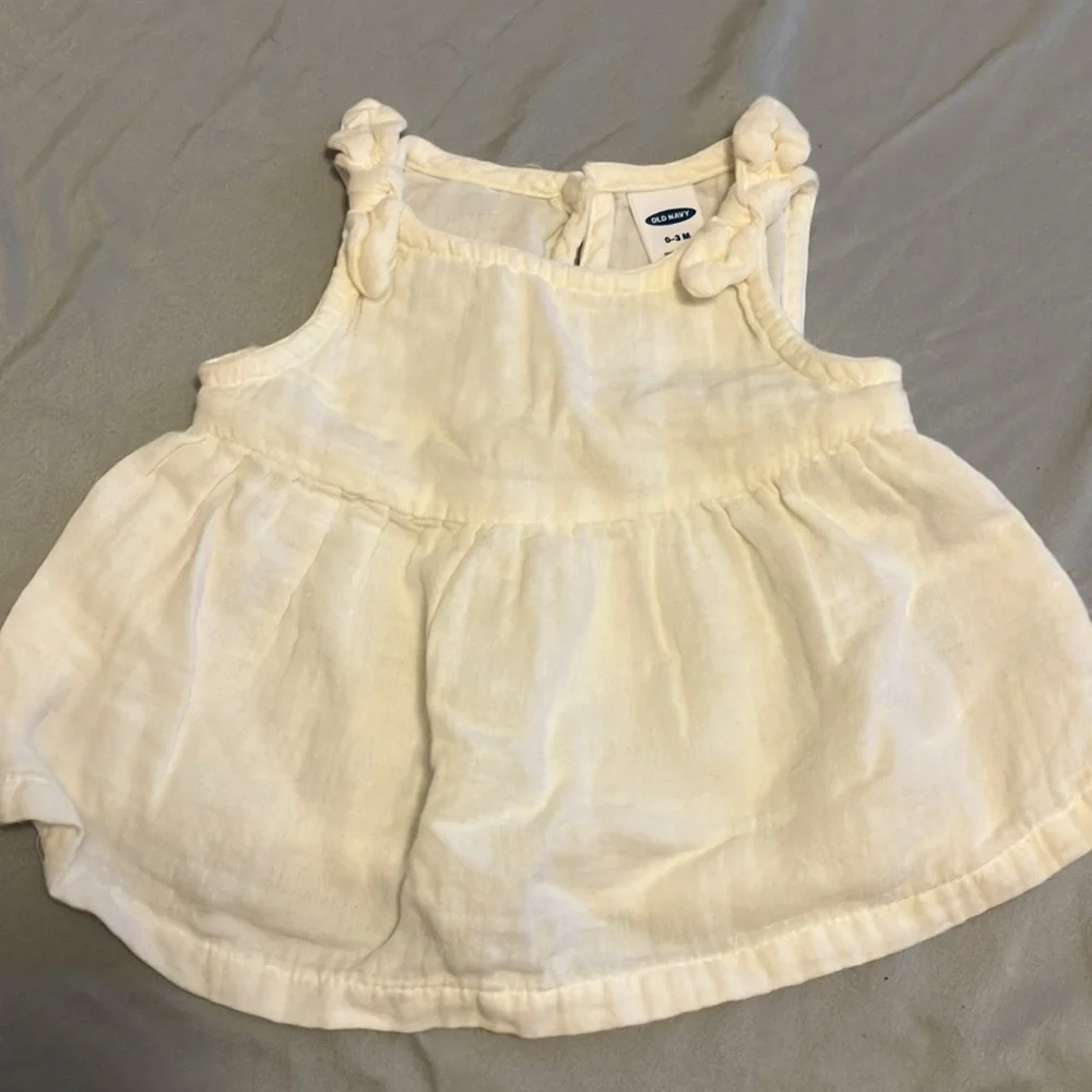 🌸  3/$15 Bundle of baby clothes - Picture 3 of 17